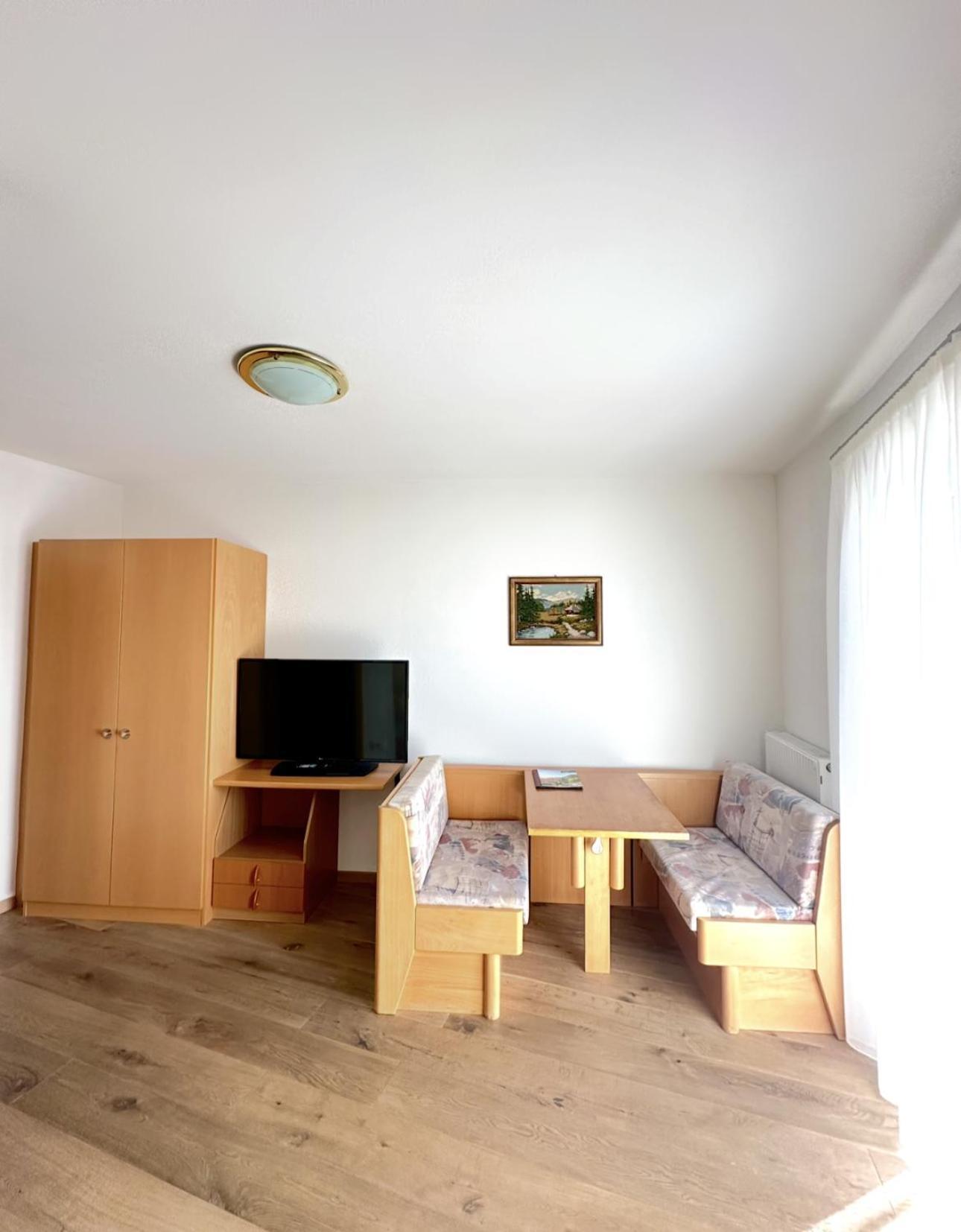 טירולו Garni Hotel Dorothea מראה חיצוני תמונה