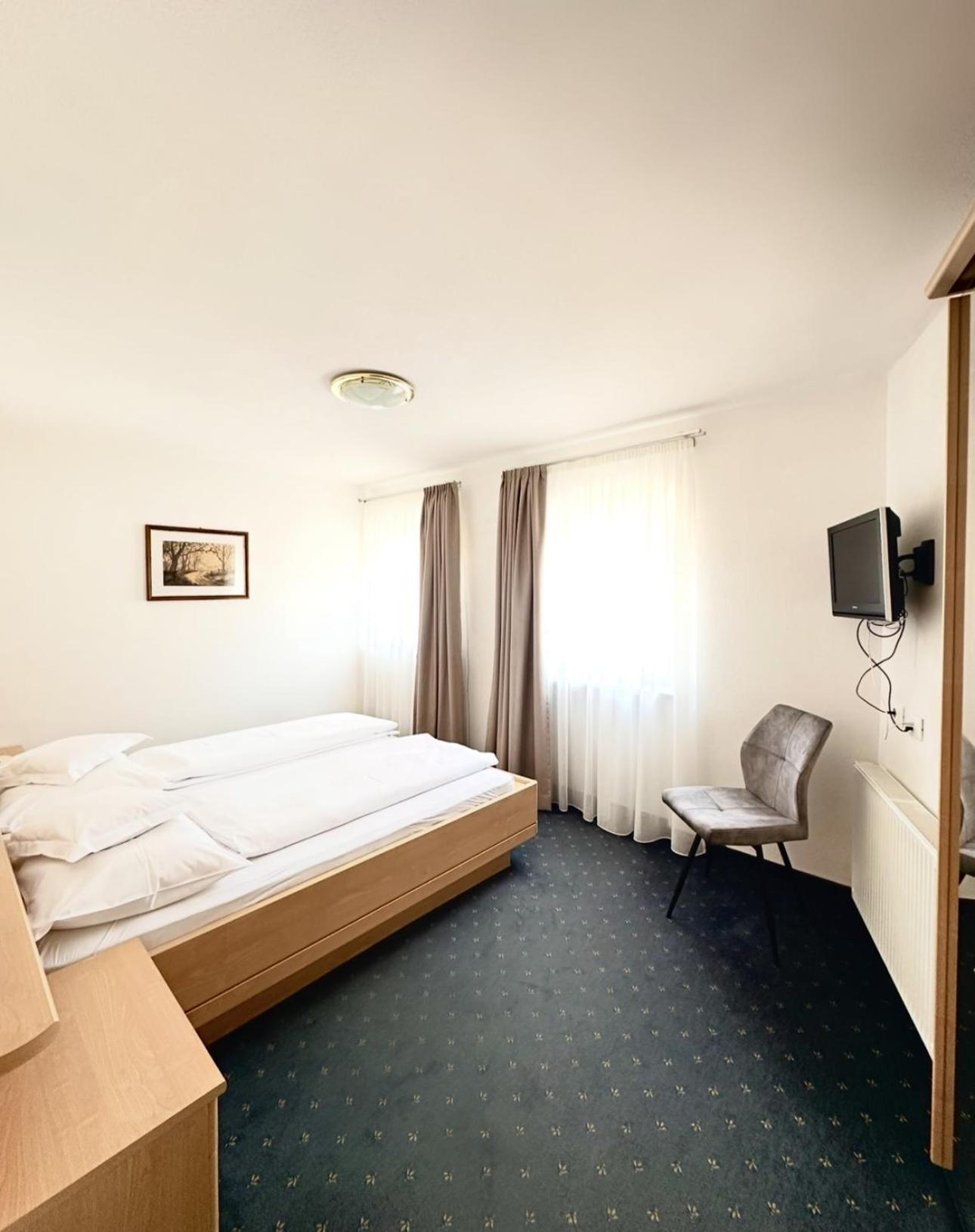 טירולו Garni Hotel Dorothea מראה חיצוני תמונה